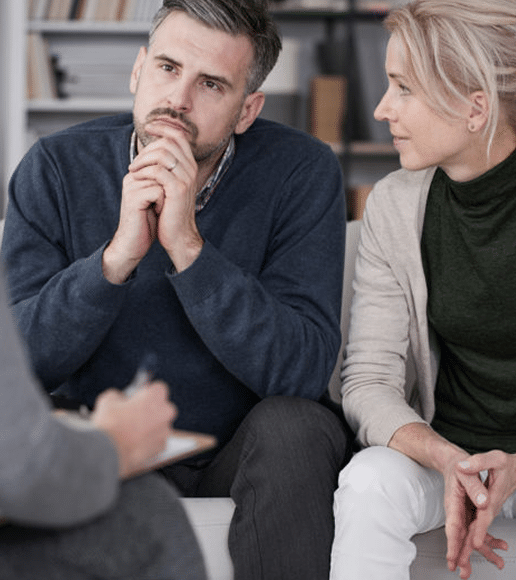 Paar in Therapiesituation und Eheberatung